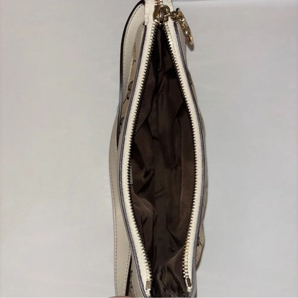 Gucci Beige Brown GG Canvas Shoulder Bag with Ivory Trim - Picture 8 of 11